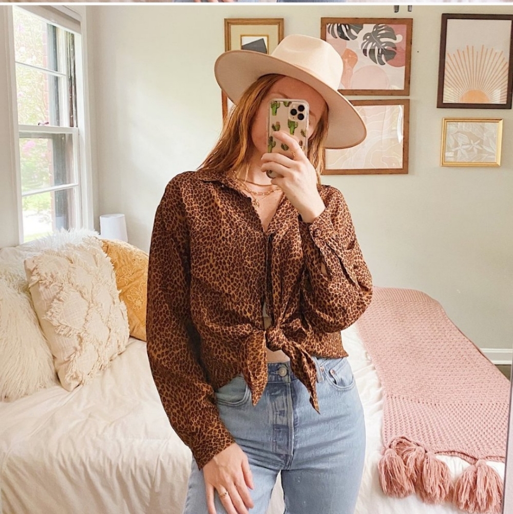 Vintage S.L.B. 100% Silk Cheetah Button Up Top‎